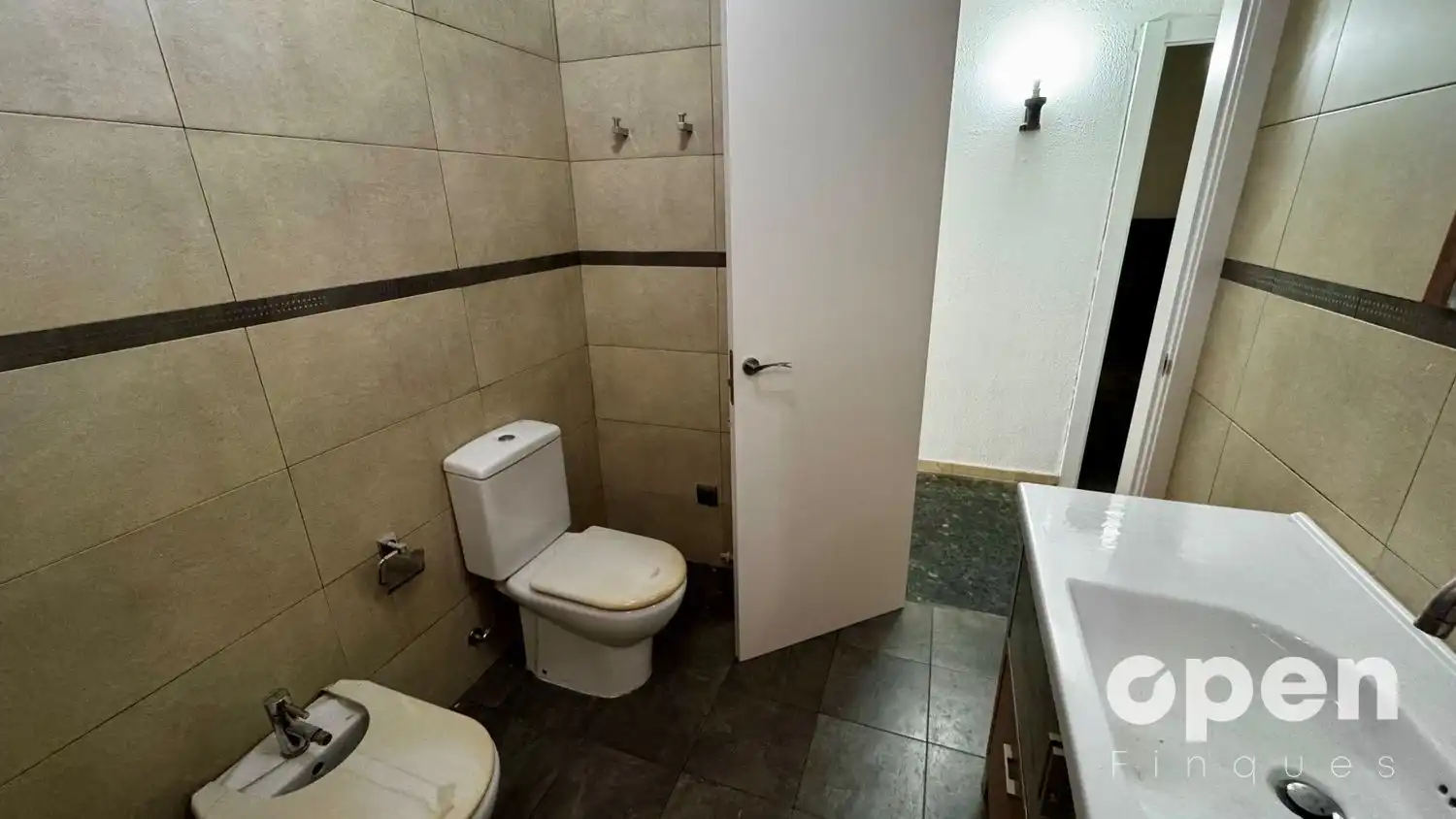 Bathroom of Houses for sale in Terrassa  with Air Conditioner, Heating and Terrace