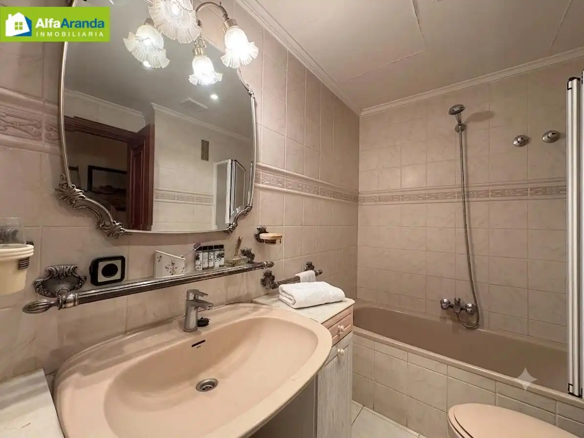 Bathroom of Flat for sale in Aranda de Duero  with Heating, Parquet flooring and Terrace