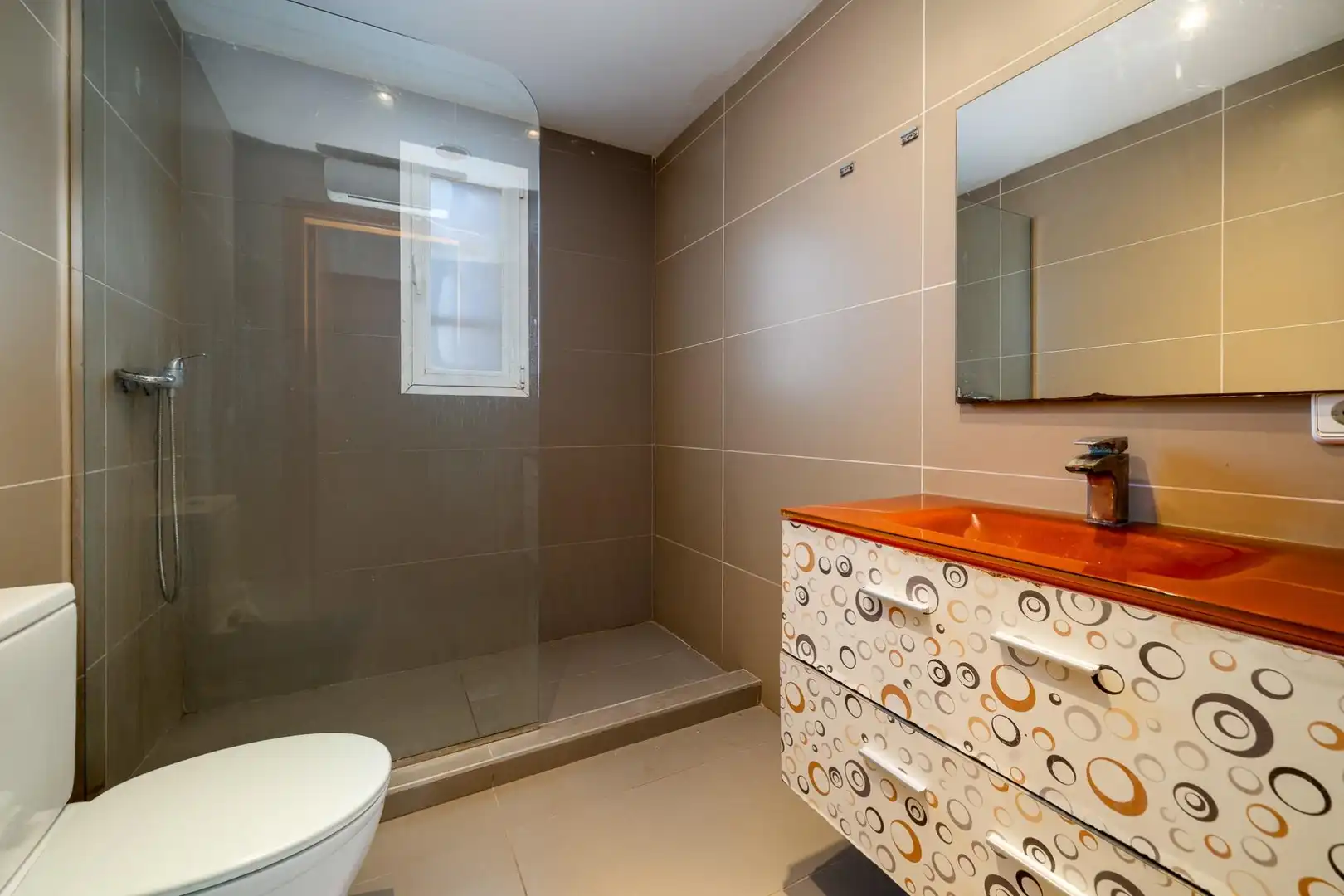 Badezimmer von Einfamilien-Reihenhaus zum Verkauf in Felanitx mit Klimaanlage, Terrasse und Abstellraum