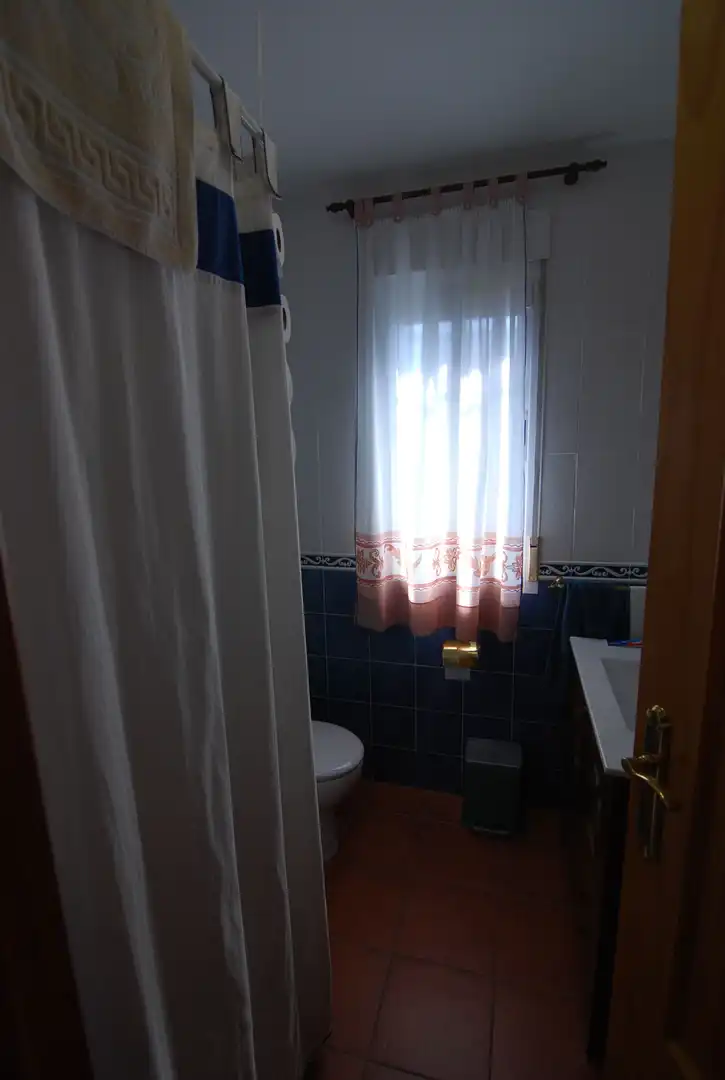 Bathroom of Houses for sale in Navas del Rey  with Heating