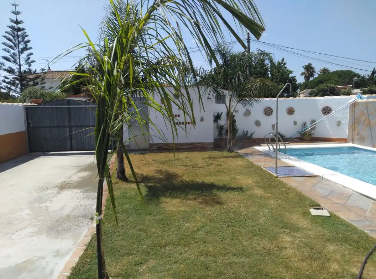Piscina de Casa o xalet en venda en Chiclana de la Frontera amb Jardí privat, Terrassa i Piscina