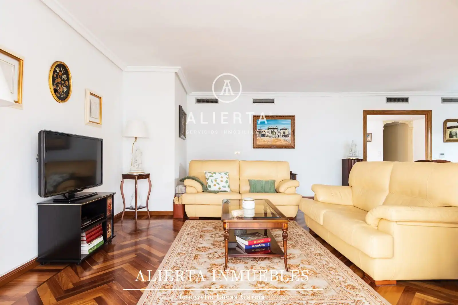 Living room of Flat for sale in Zaragoza  with Air Conditioner, Heating and Terrace