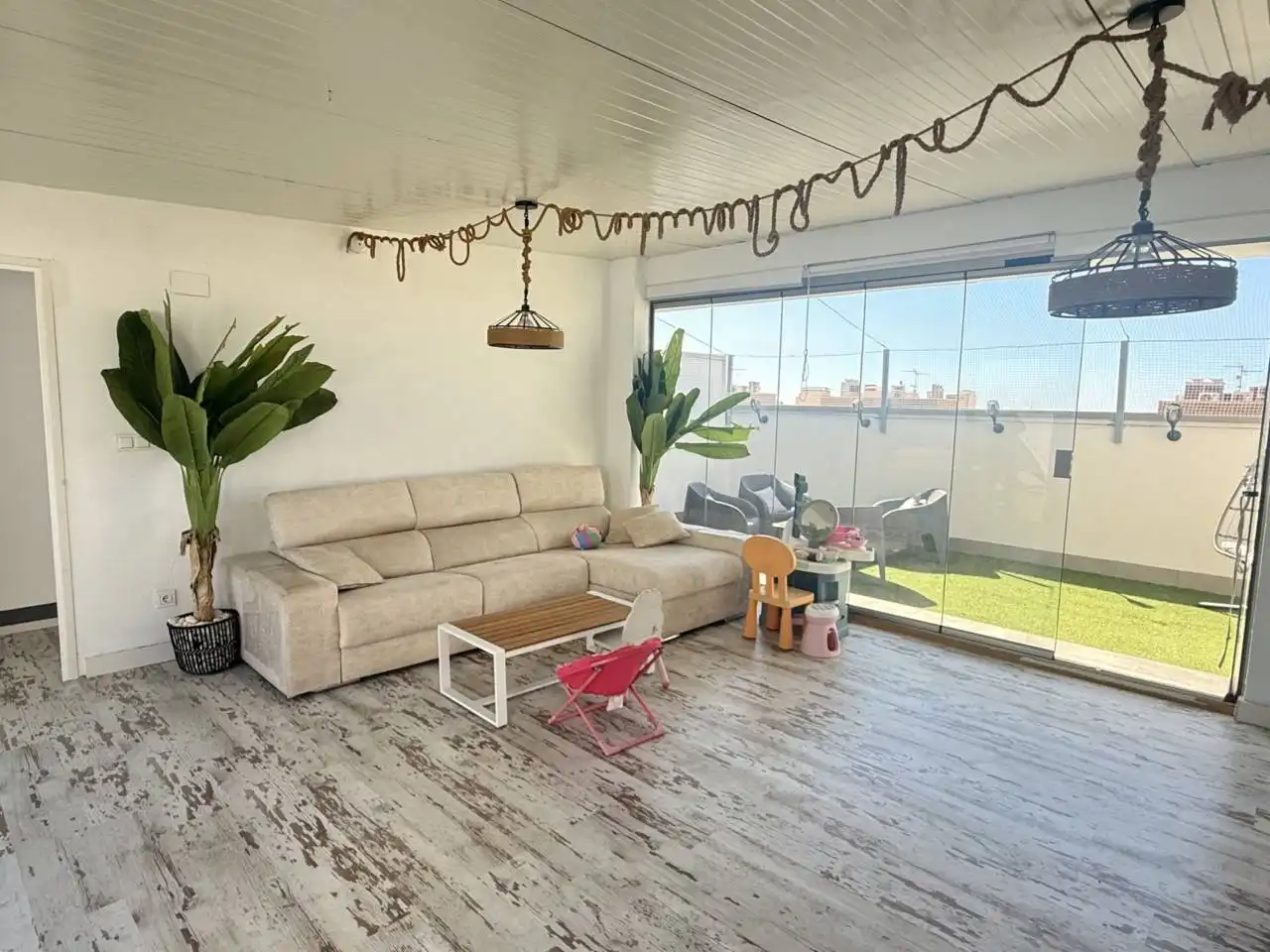 Sala de estar de Ático en venta en Elche / Elx con Aire acondicionado, Parquet y Terraza