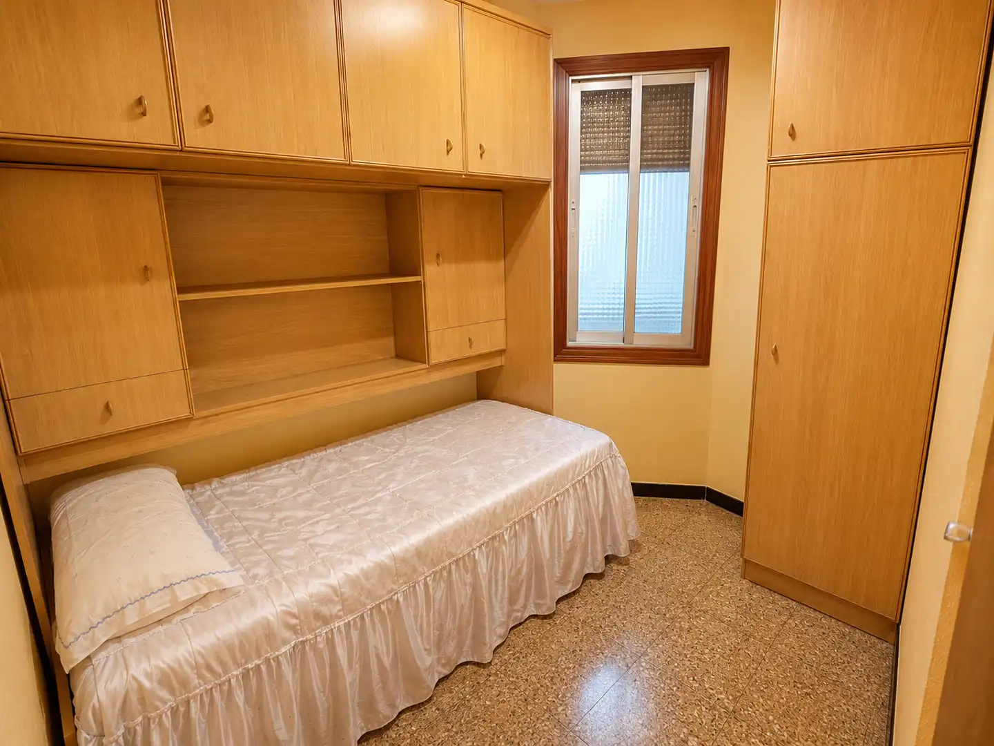 Dormitori de Pis en venda en Barcelona amb Moblat, Forn i Microones
