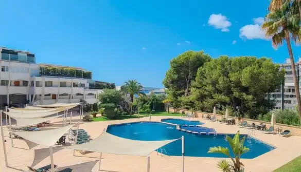 Apartament amb piscina en venda a Portals Nous