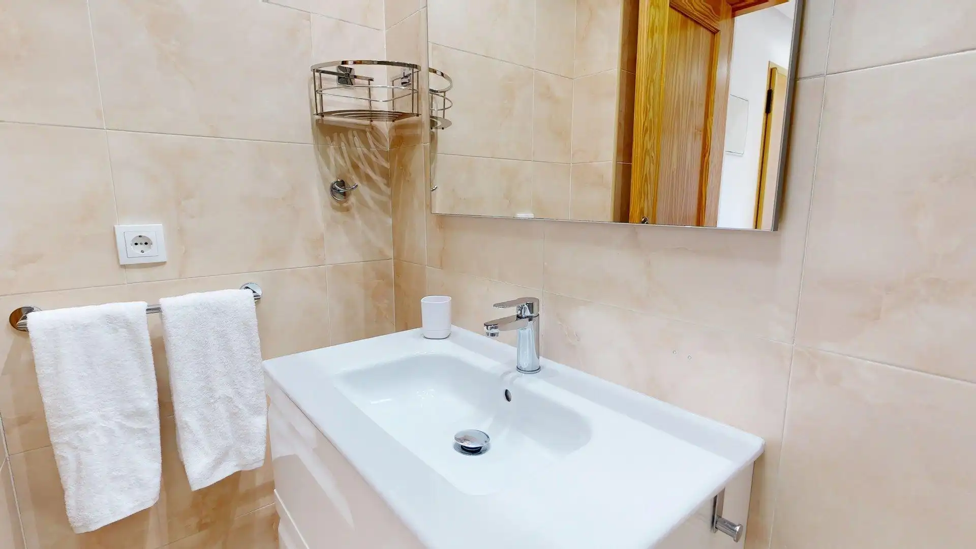 Bathroom of Apartments for rent in Elche / Elx  with Air Conditioner, Heating and Private garden