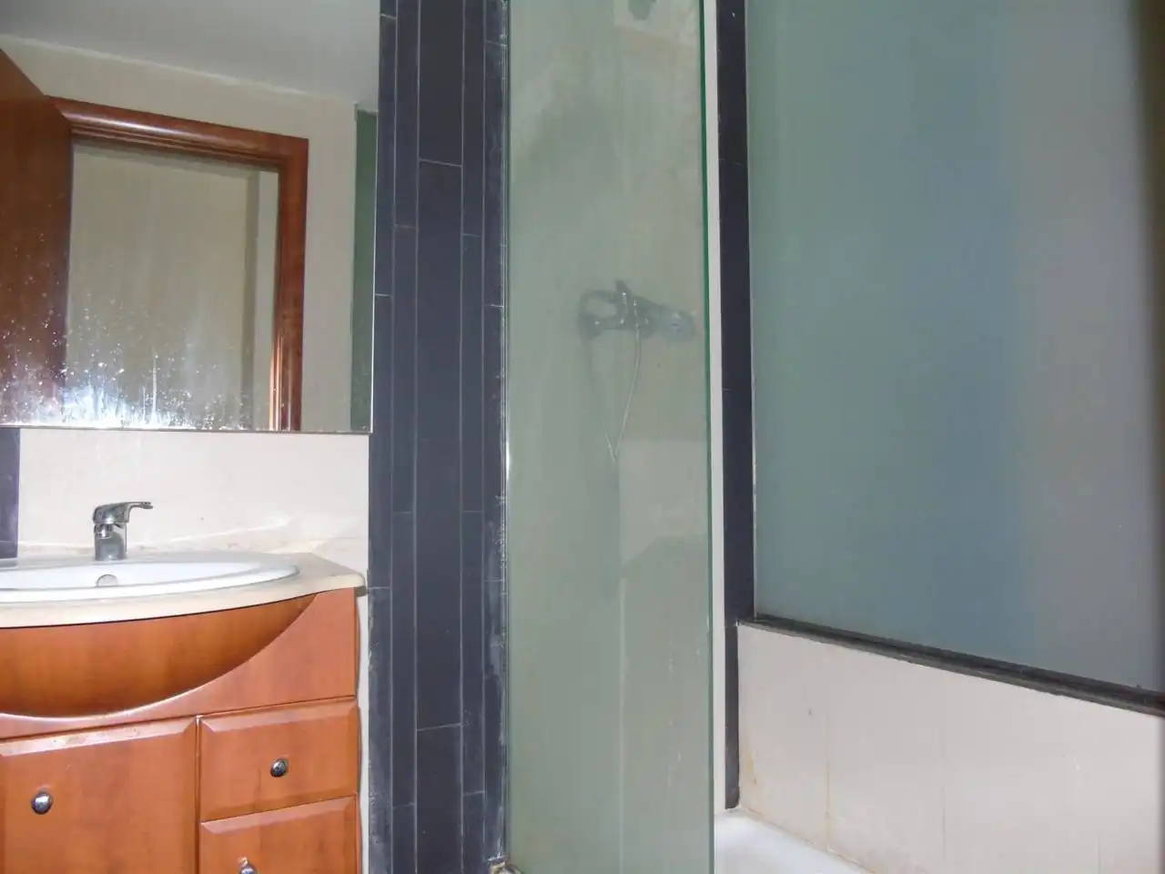 Bathroom of Flat for sale in Vic  with Heating, Parquet flooring and Balcony