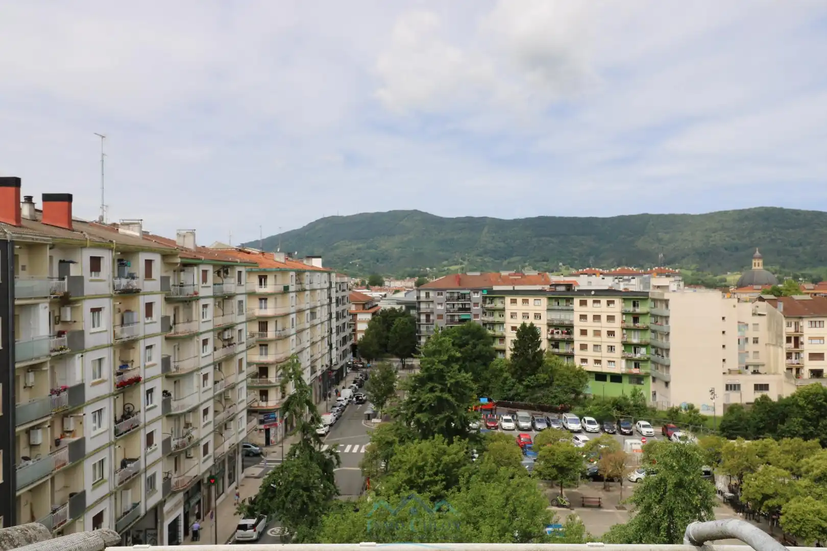 Vista exterior de Àtic en venda en Irun  amb Calefacció i Parquet
