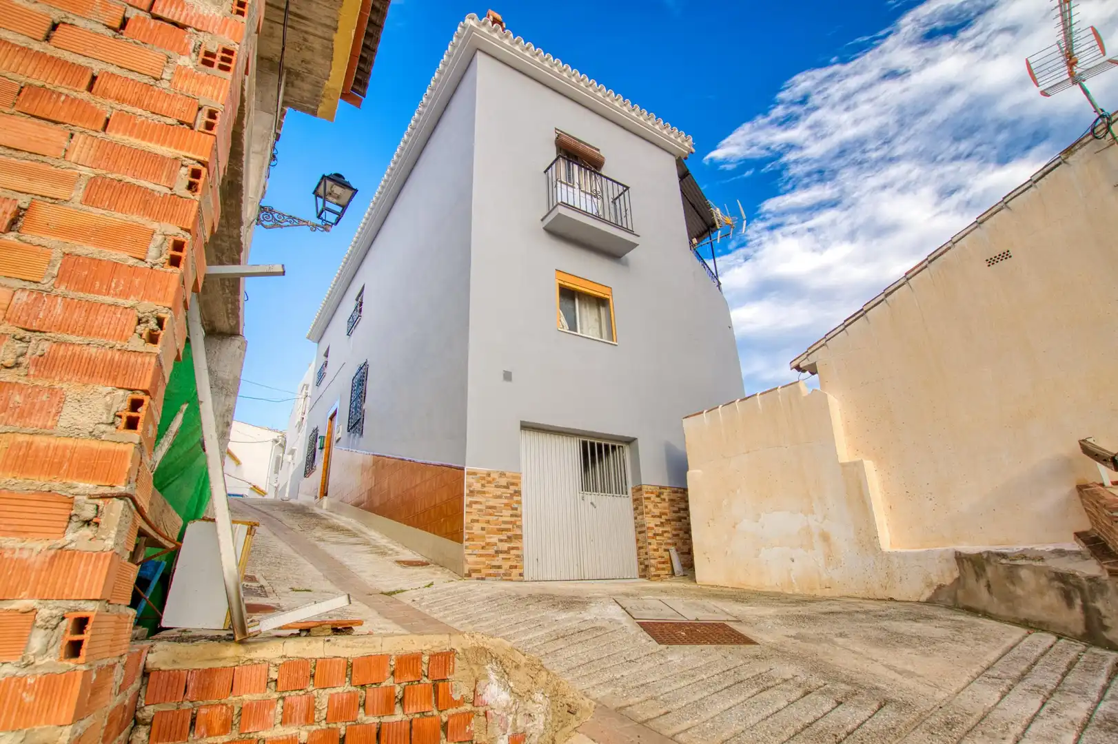 Vista exterior de Casa adosada en venta en Benamargosa