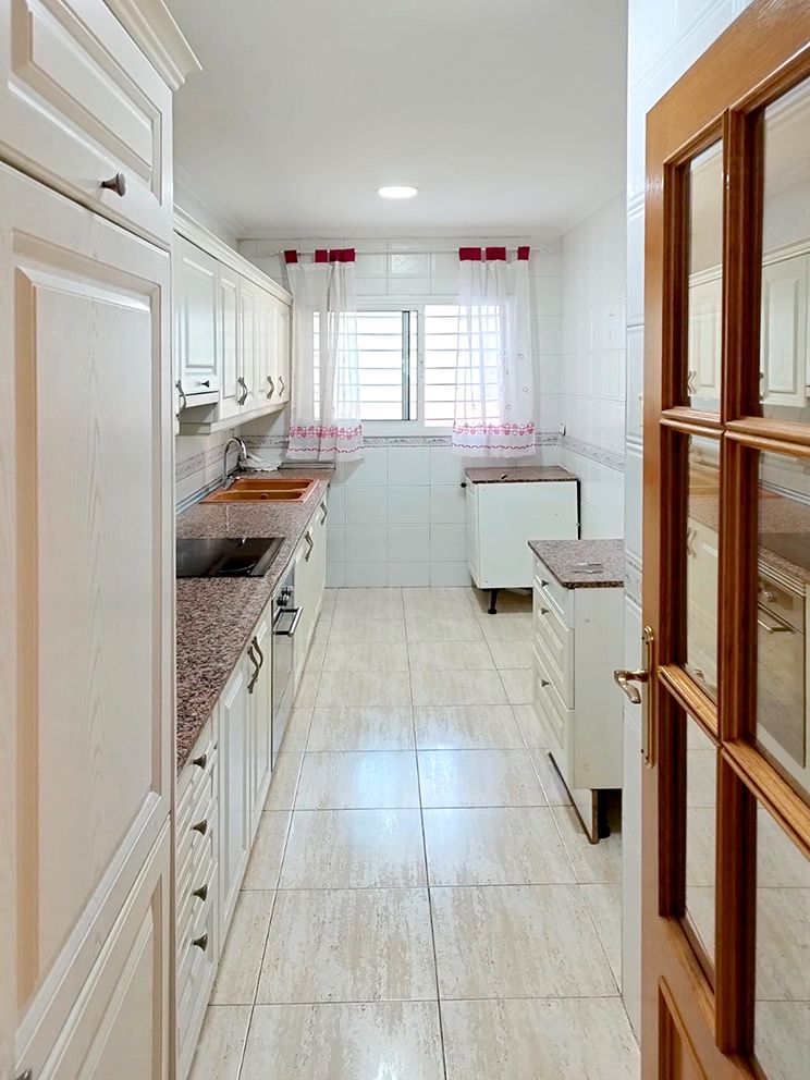 Kitchen of Planta baja for sale in Santa Perpètua de Mogoda  with Oven