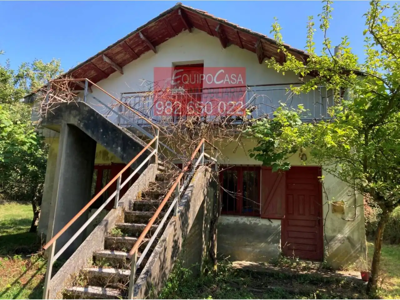 Vista exterior de Casa o xalet en venda en Begonte amb Jardí privat, Terrassa i Alarma