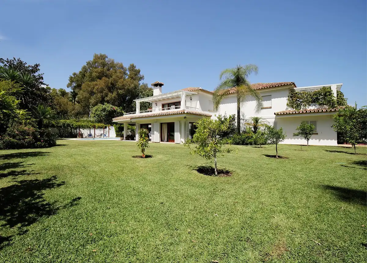 House with pool for sale in Estepona Pueblo