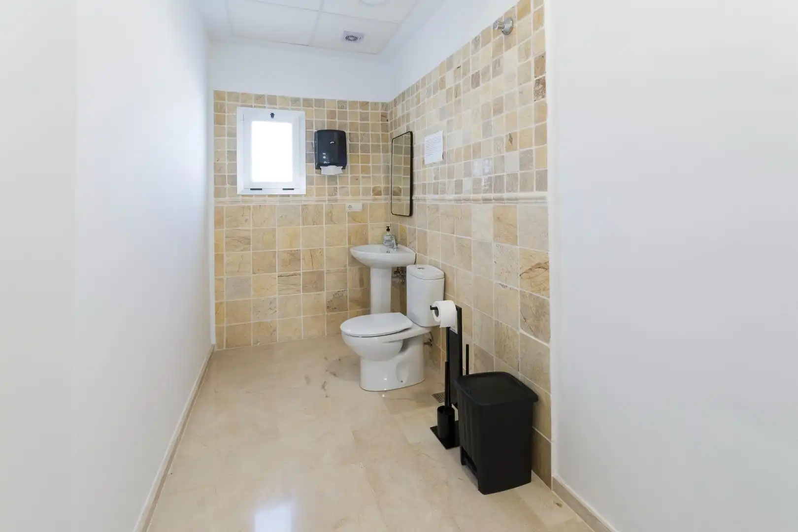 Baño de Oficina de alquiler en Gandia con Aire acondicionado, Calefacción y Terraza