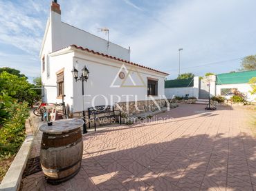 Casa con piscina en venta en Camí de Salomó