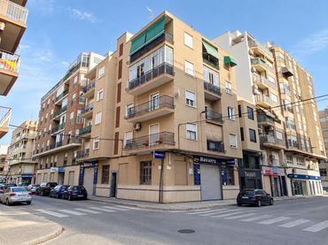 Pis amb balcó en venda a Elche ciudad