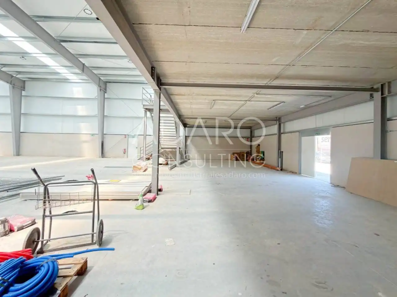 Nave industrial en venta en Loeches