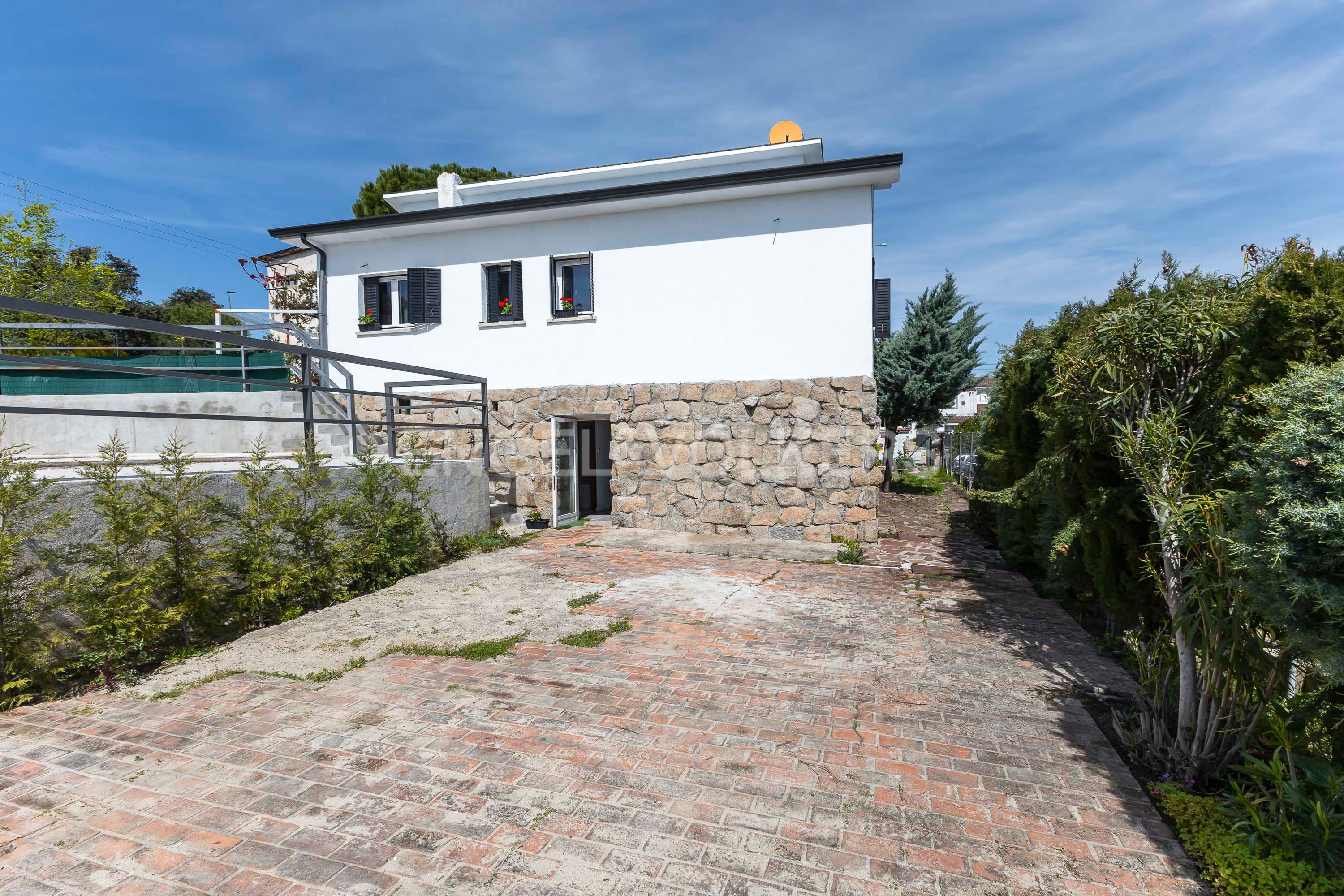 Vista exterior de Casa o xalet en venda en Las Rozas de Madrid amb Aire condicionat, Calefacció i Jardí privat