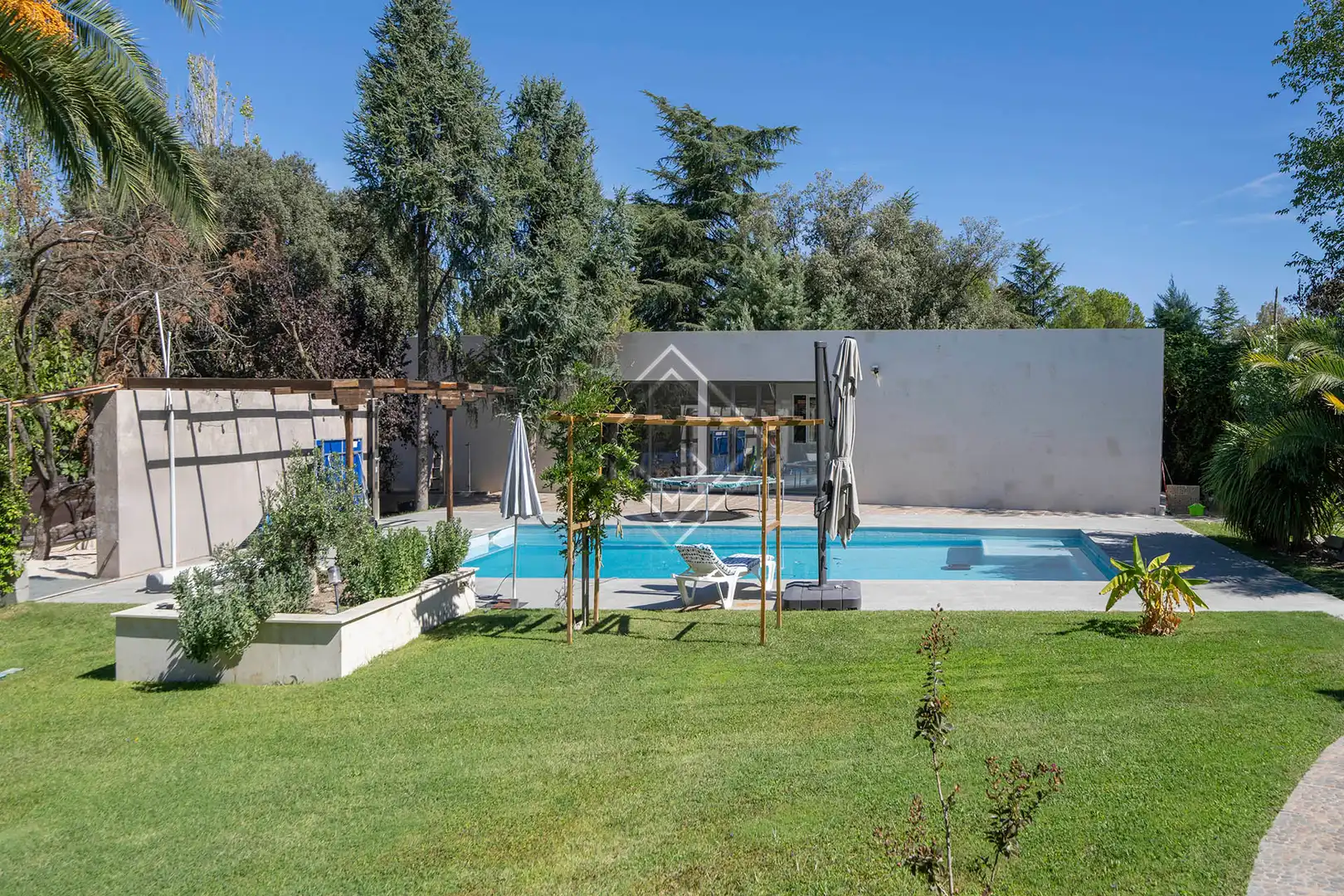 Detached house with pool for sale in Urbanización Este - Montepríncipe, imagen 9