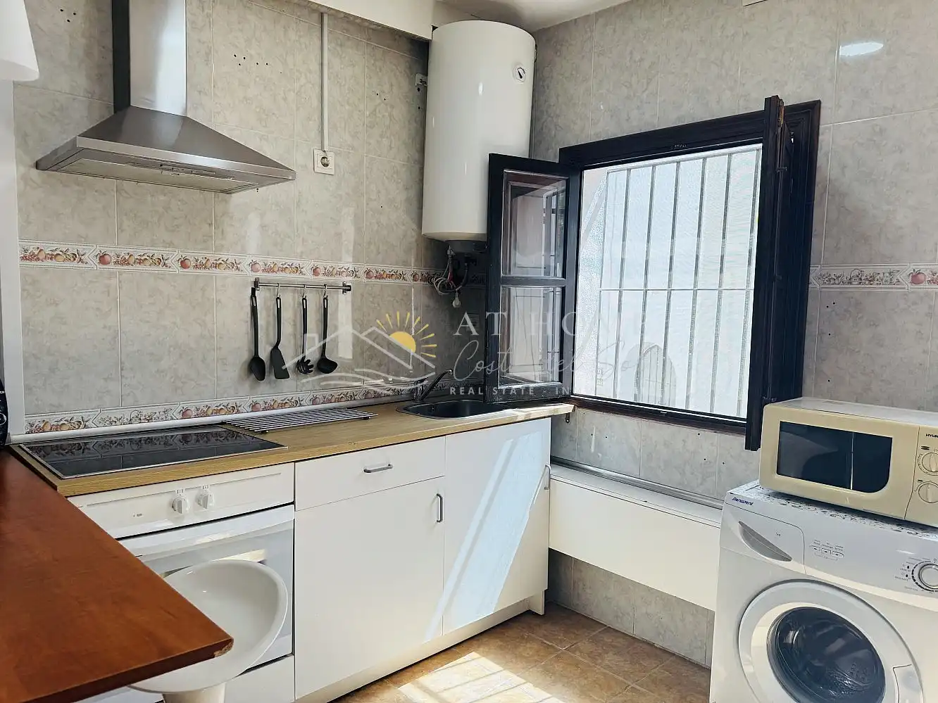 Cocina de Apartamento de alquiler en Nerja con Terraza, Piscina y Horno