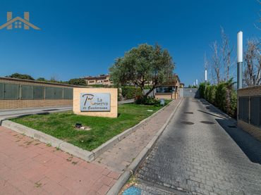 Pis amb piscina en venda a Calle Vereda del Colmenar 6