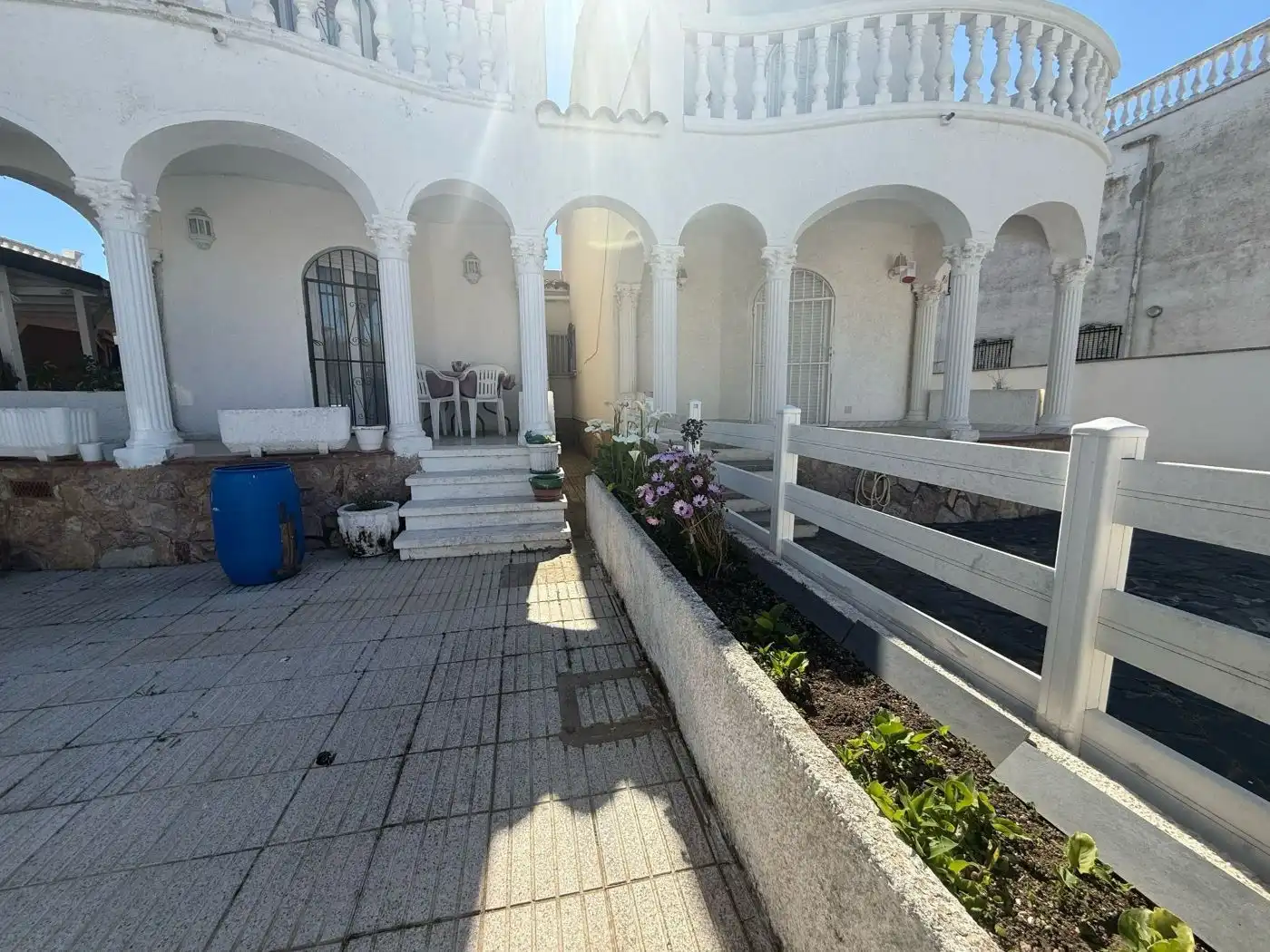 Vista exterior de Casa o xalet en venda en Empuriabrava amb Aire condicionat, Calefacció i Jardí privat