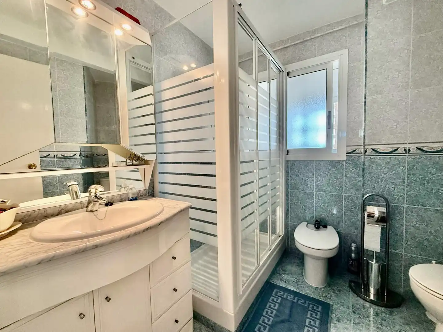 Bany de Apartament en venda en Benidorm amb Terrassa i Piscina comunitària