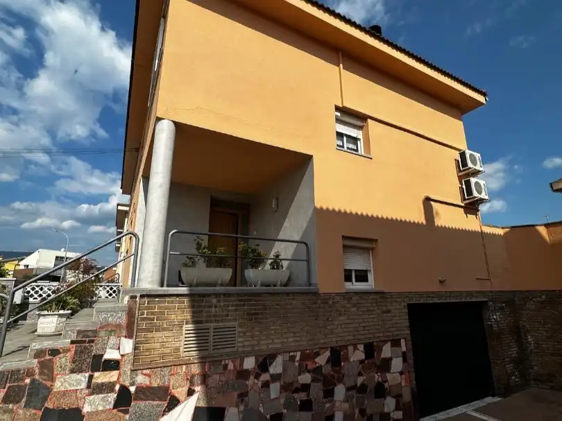 Casa amb jardí en venda a Pep ventura 9