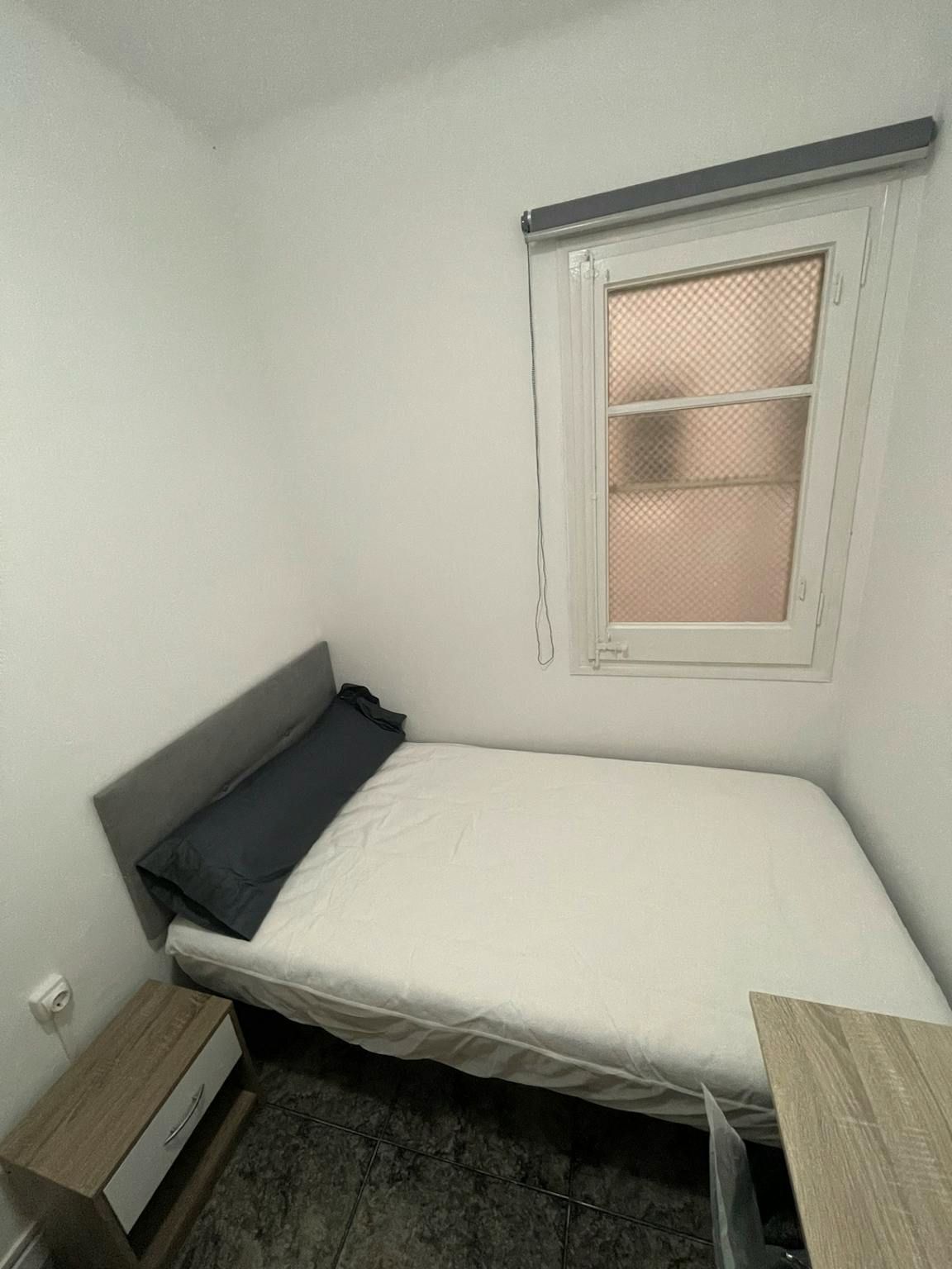 Bedroom of Flat for share in  Barcelona Capital  with Heating and Washing machine
