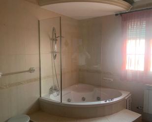 Bathroom of Flat to rent in Las Gabias  with Air Conditioner, Heating and Terrace