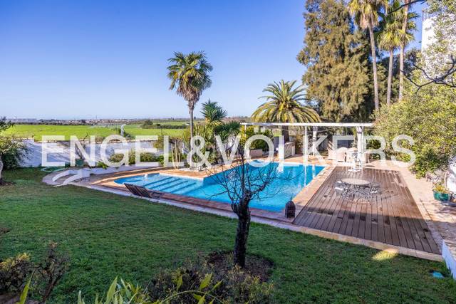 Casa-chalet en Venta en Diseminado Extrarradio en Valencina de la Concepción