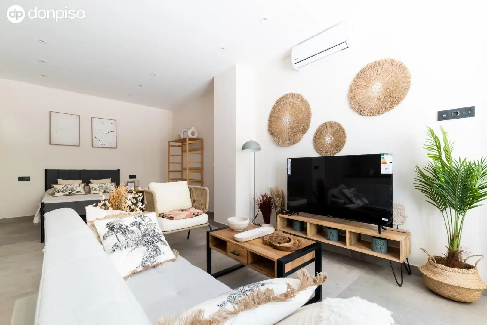 Sala de estar de Estudio en venta en Granada con Aire acondicionado, Calefacción y Amueblado