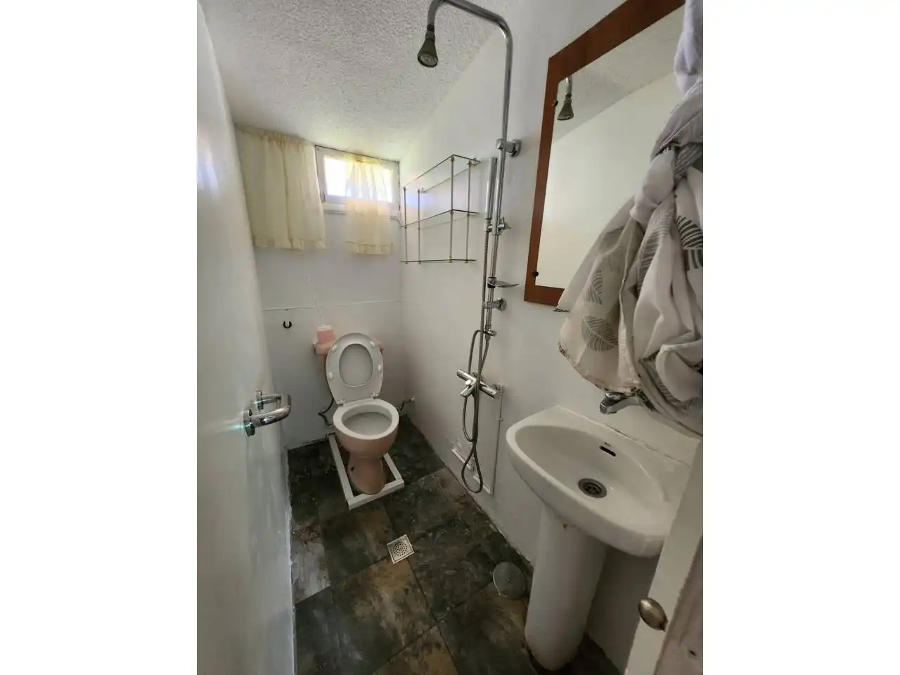 Bathroom of Houses for sale in Torrejón del Rey  with Air Conditioner, Heating and Private garden