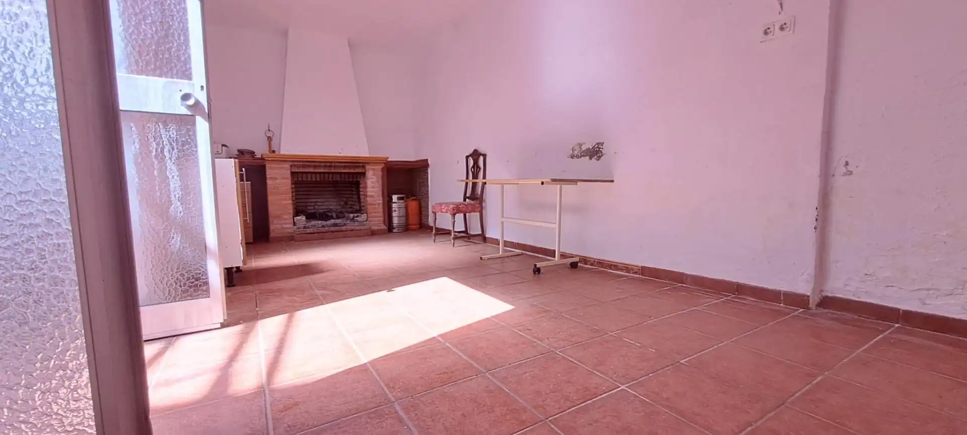 Sala d'estar de Casa o xalet en venda en Brenes amb Terrassa i Balcó