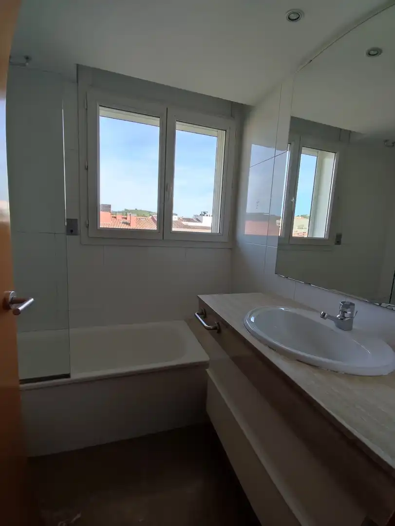 Badezimmer von Maisonette zur Miete in Girona mit Klimaanlage, Heizung und Terrasse
