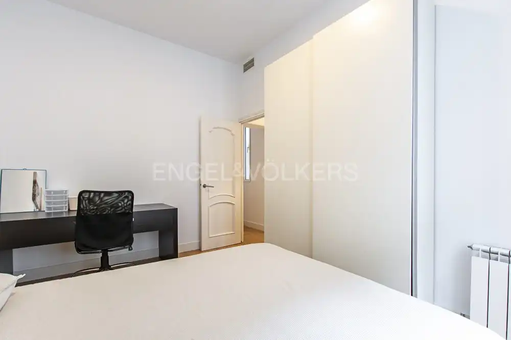 Schlafzimmer von Wohnung zur Miete in Madrid mit Klimaanlage, Heizung und Möbliert