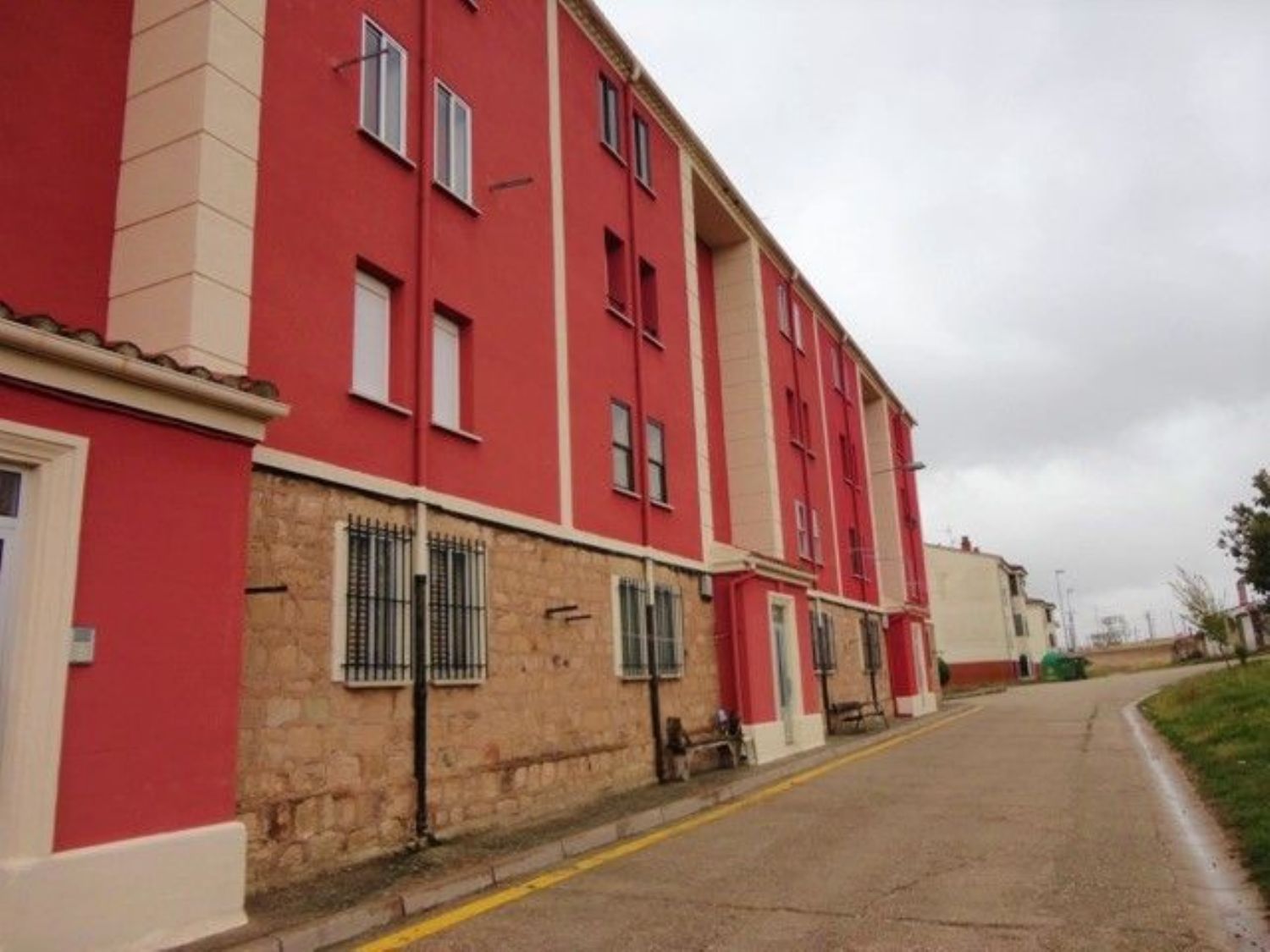 Außenansicht von Wohnung zum verkauf in Salas de los Infantes mit Heizung und Abstellraum