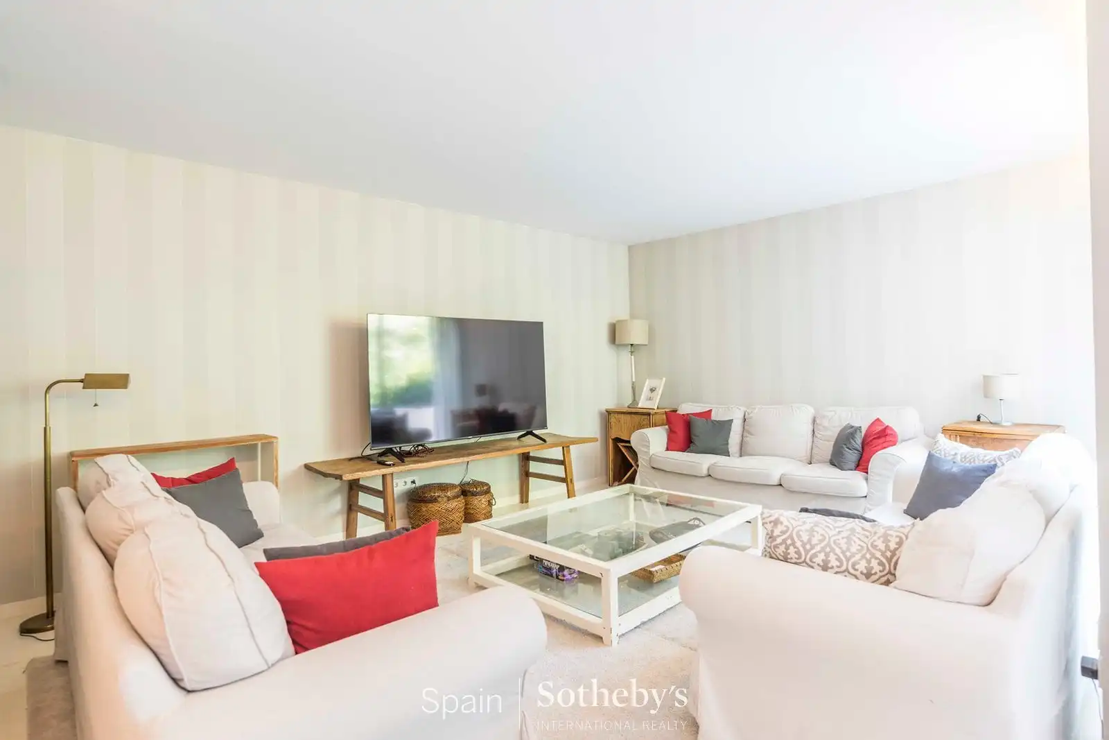 Sala de estar de Casa adosada en venta en Madrid con Aire acondicionado, Calefacción y Jardín privado