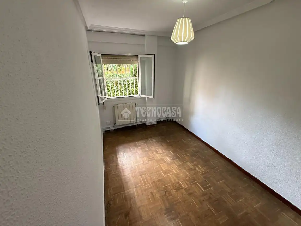 Bedroom of Flat for sale in Madrid