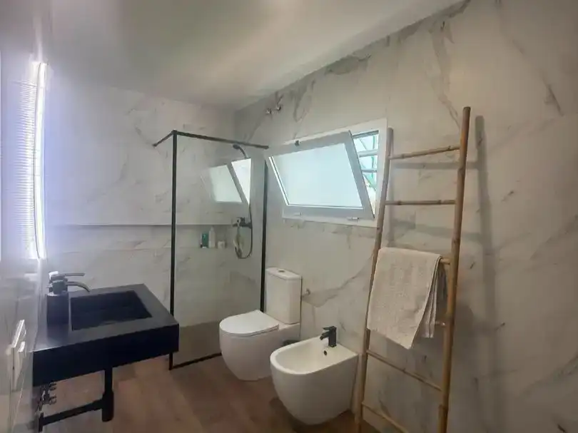 Bany de Casa adosada en venda en Alcalá de Guadaira amb Aire condicionat i Balcó