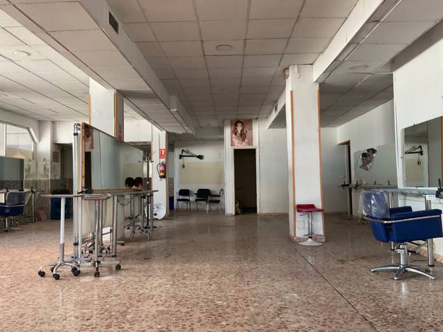 Local comercial en Alquiler en Caballería Española