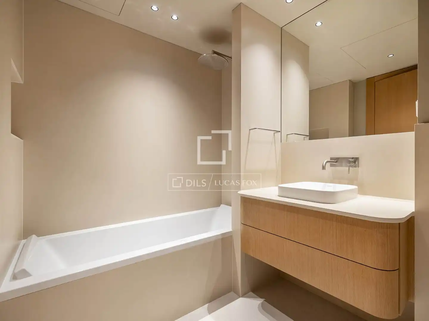 Badezimmer von Wohnung zur Miete in Barcelona mit Klimaanlage, Terrasse und Möbliert