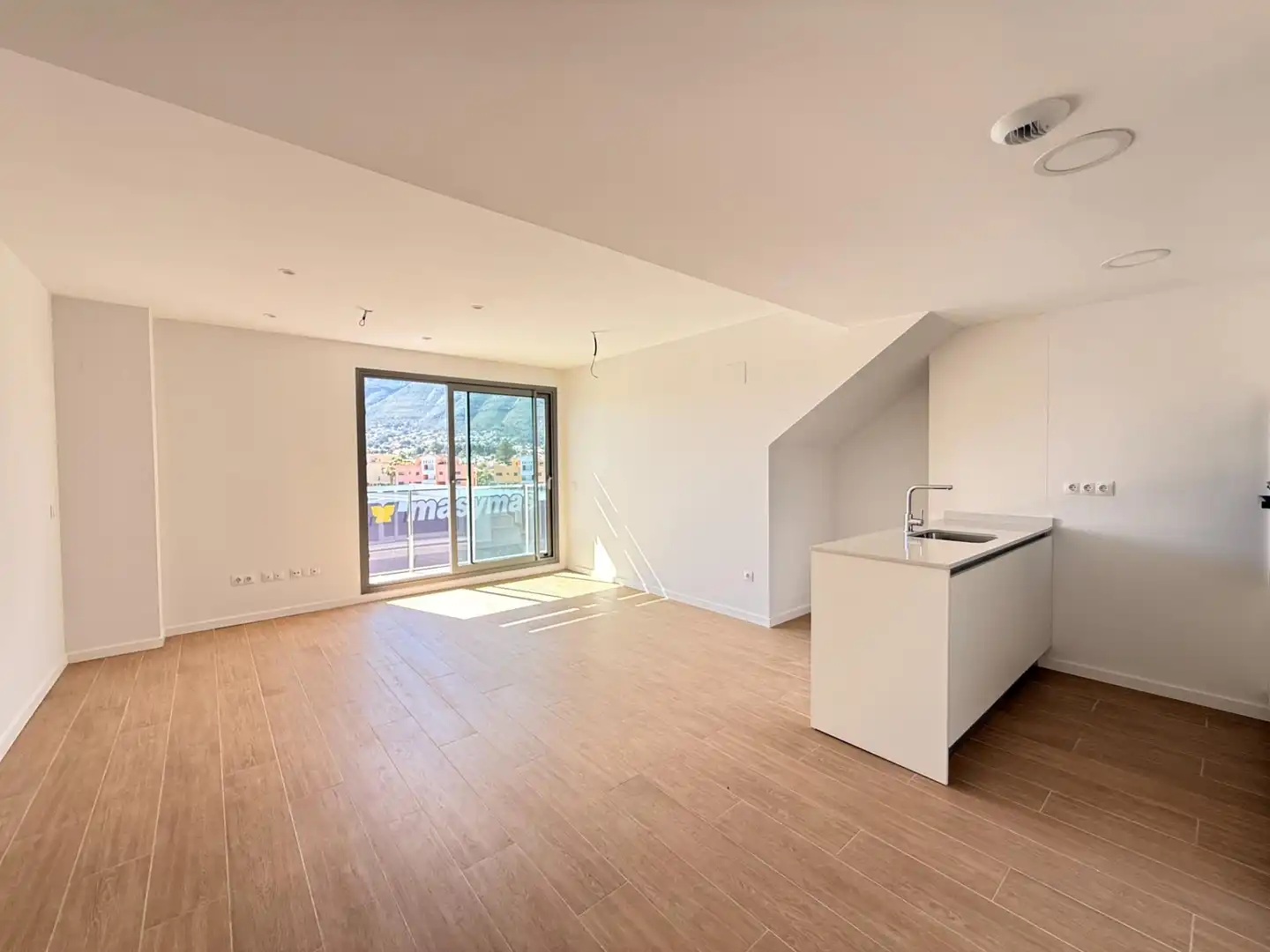 Wohnzimmer von Dachboden zum Verkauf in Dénia mit Klimaanlage, Privatgarten und Terrasse