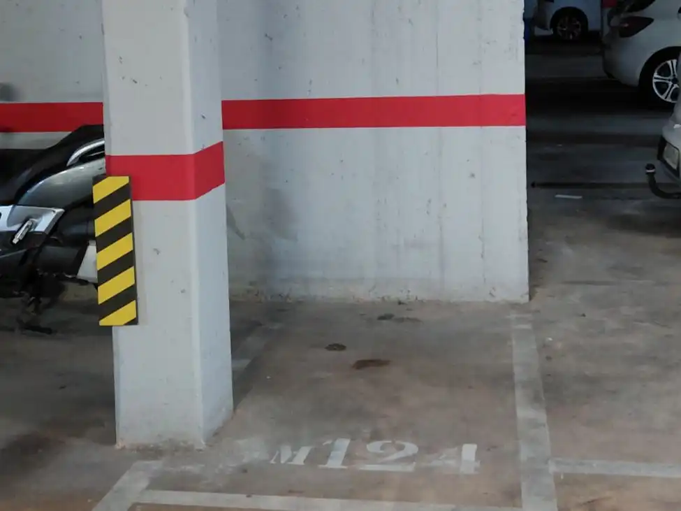 Parkplatz von Garage zur Miete in Mercat
