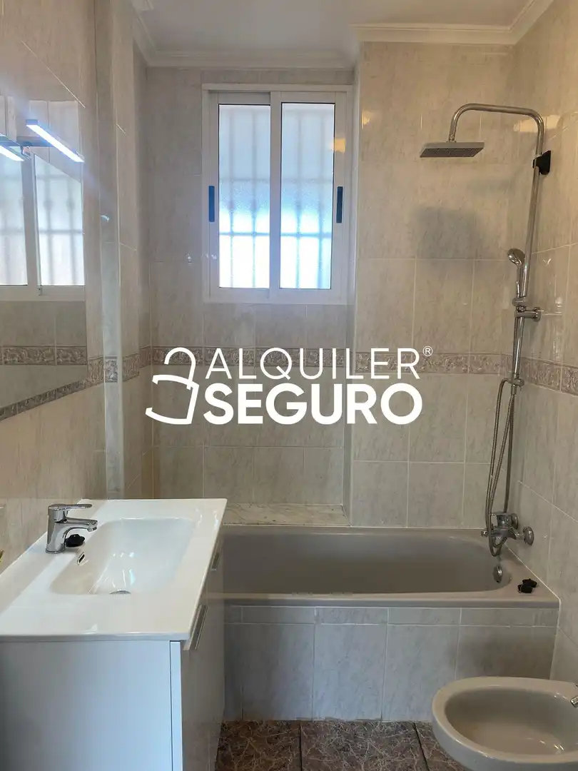 Bathroom of Houses for rent in Murcia  with Air Conditioner and Furnished