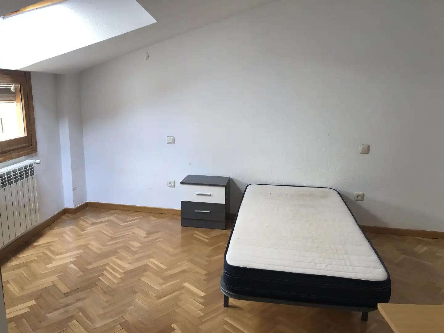 Habitación de Dúplex en venta en Segovia con Calefacción y Amueblado