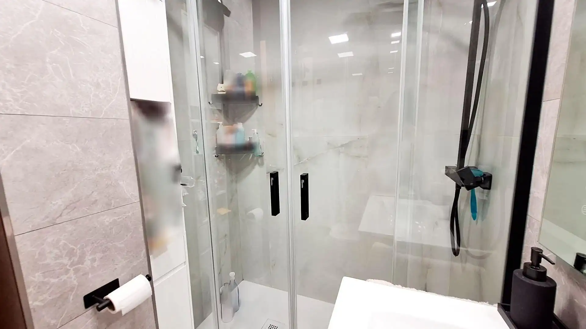 Bathroom of Flat for sale in Córdoba  with Air Conditioner and Heating
