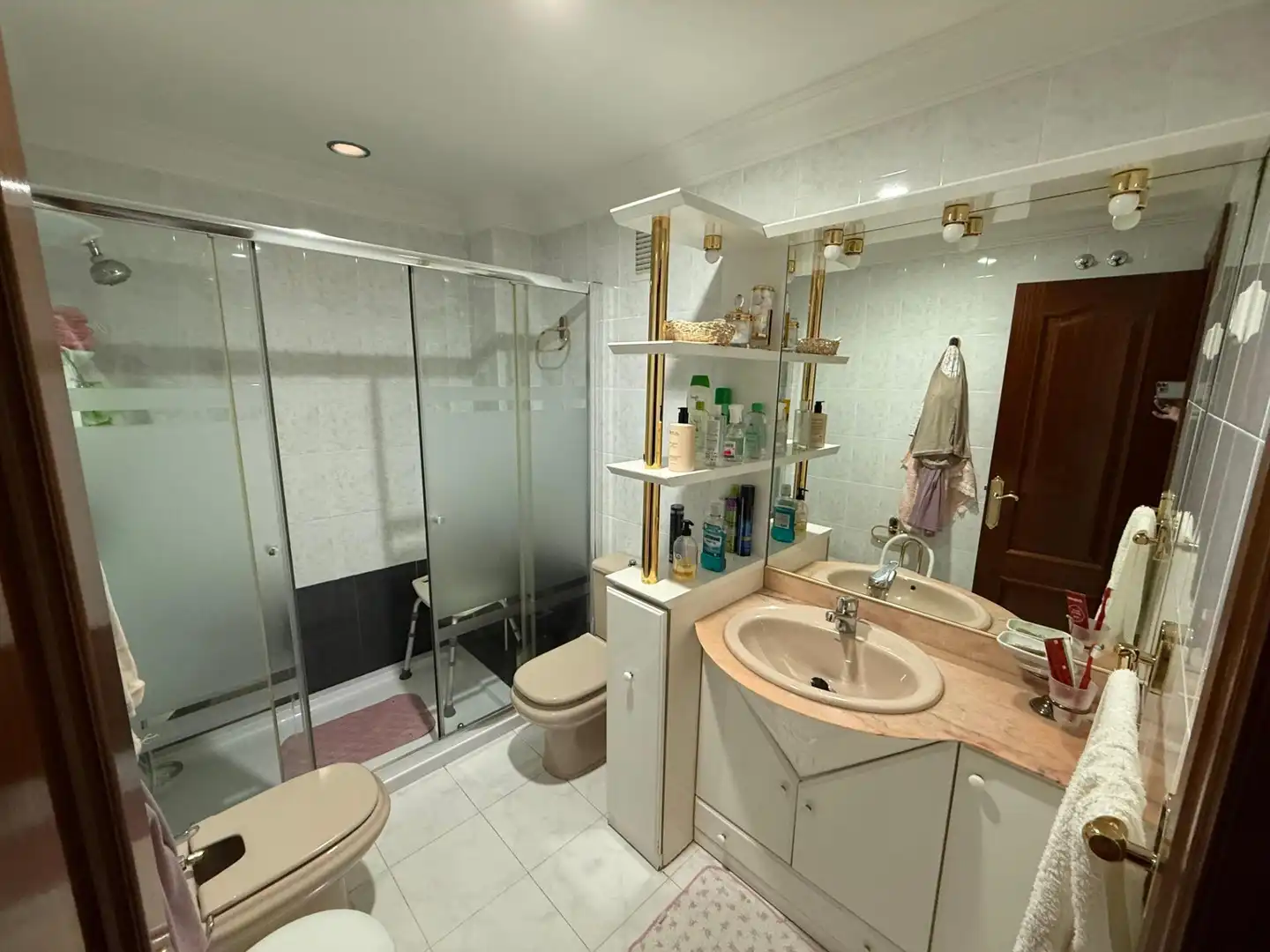 Baño de Piso en venta en Basauri  con Calefacción, Trastero y Amueblado