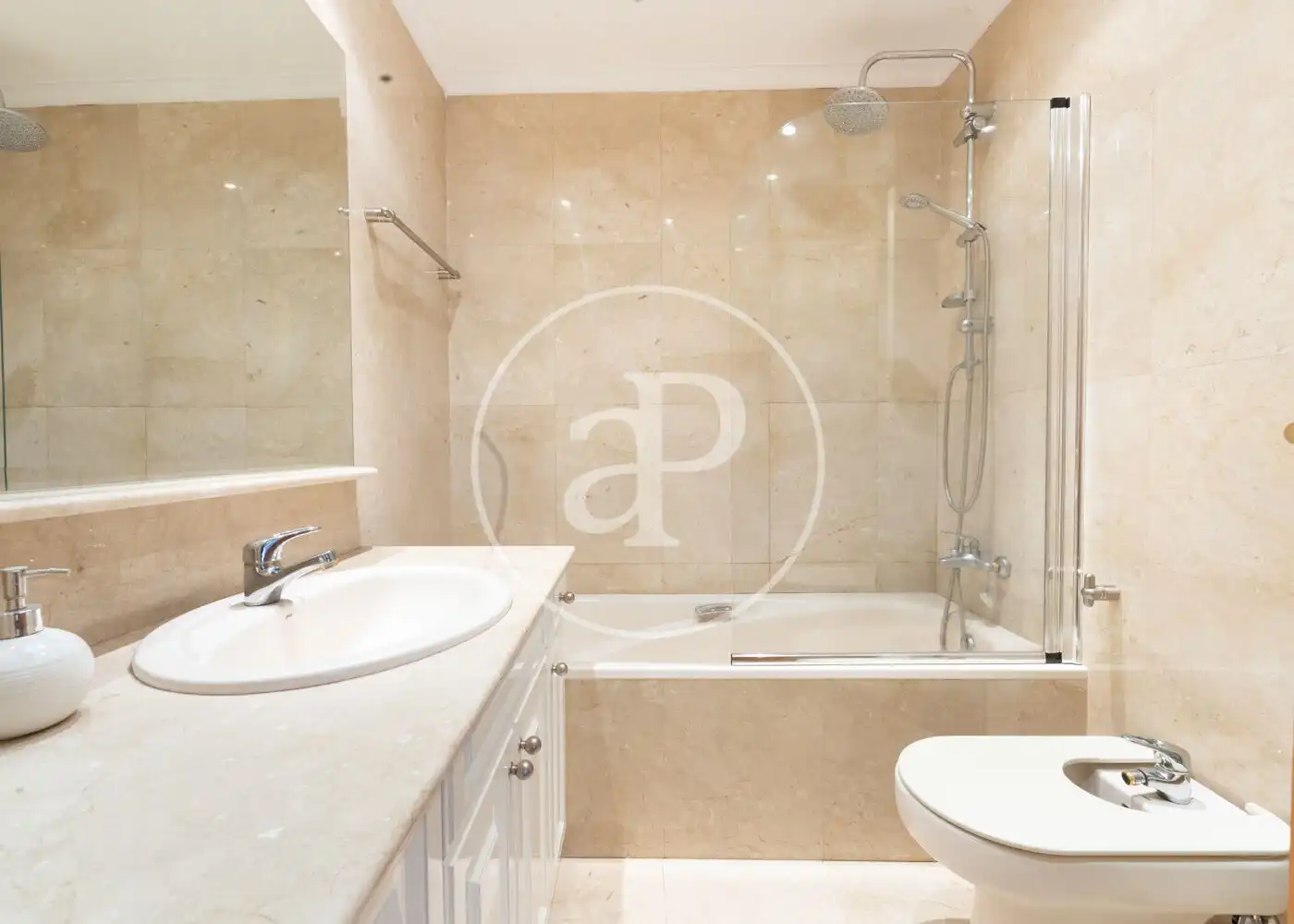 Flat for rent in Calle de María de Guzmán, Ríos Rosas - Nuevos Ministerios