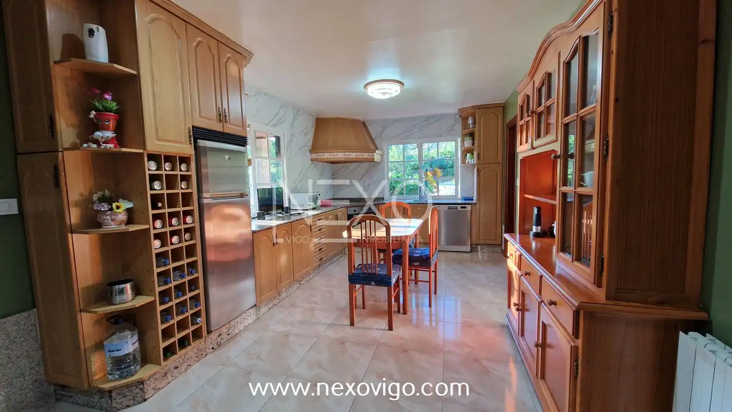 Cocina de Casa o chalet en venta en Cangas  con Calefacción, Jardín privado y Piscina