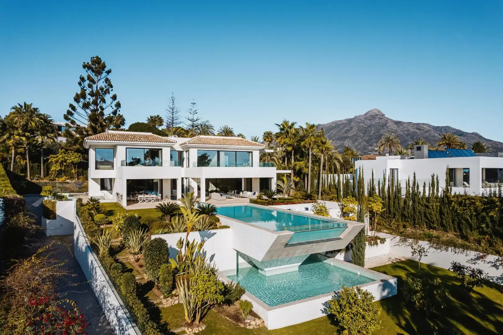 Villa mit Pool zum Verkauf in Nueva Andalucía, imagen 2
